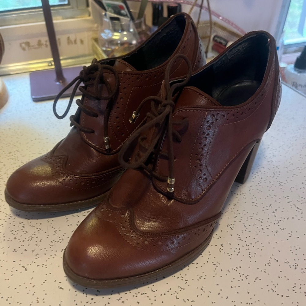 Tommy Hilfiger Fabiole wingtip oxford pumps in brown leather